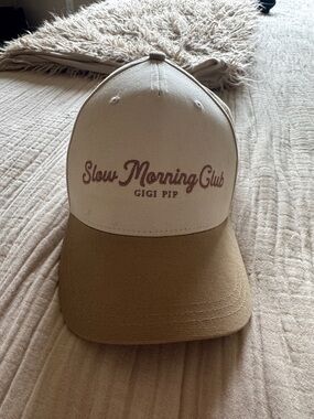 GIGI PIP Two-Tone Trucker Hat in Cream & Tan